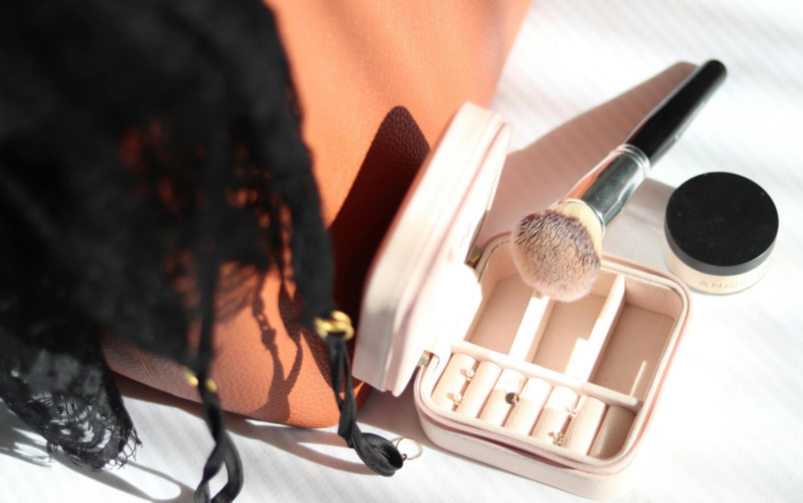 Internationale Studierende beim praktischen Beauty-Training