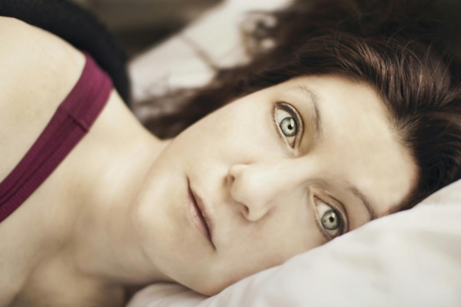 Studierende bei der Vorbereitung auf das Beauty-Studium