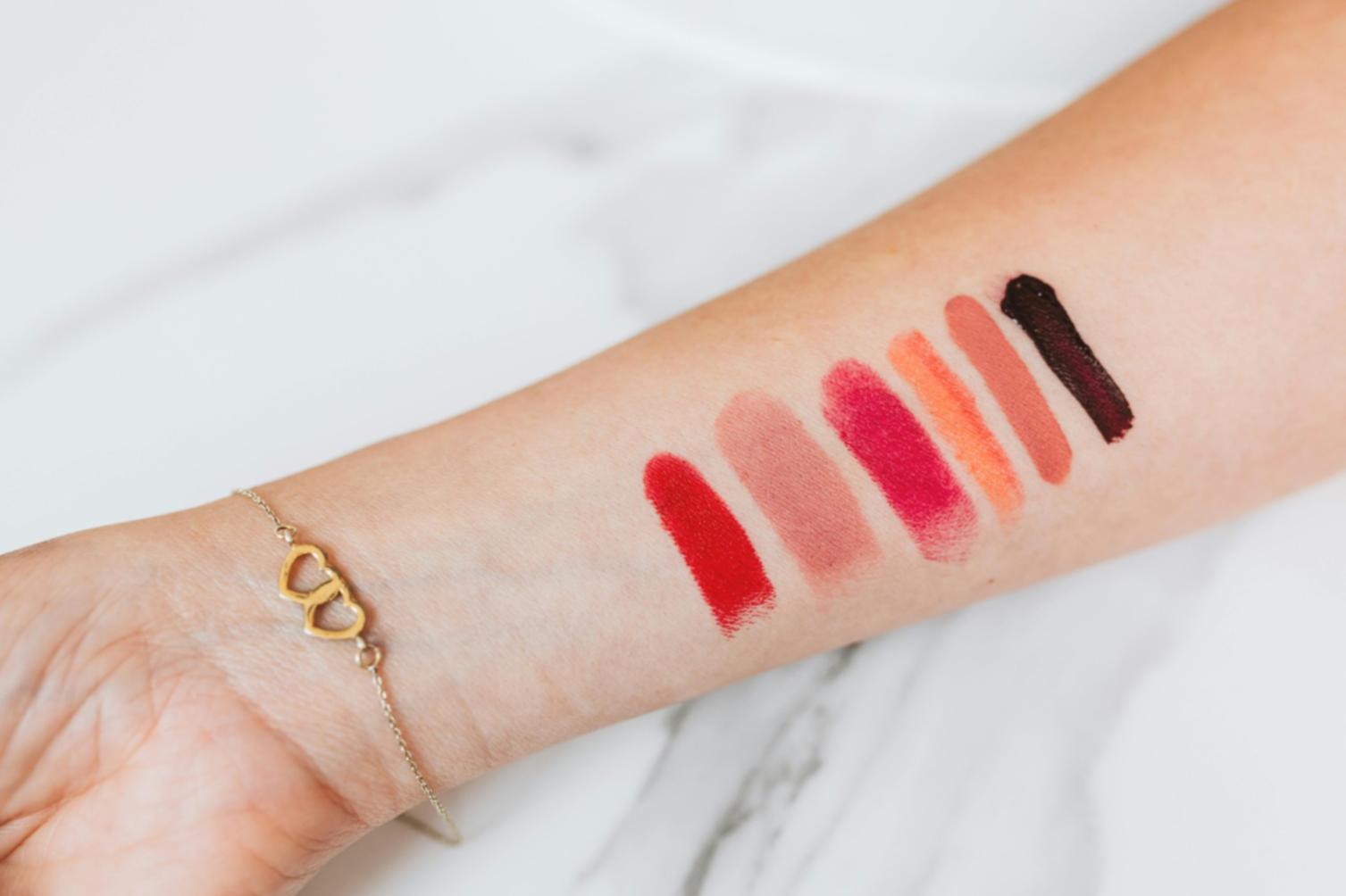 Professionelles Beauty-Studio mit modernem Styling-Equipment und eleganter Atmosphäre